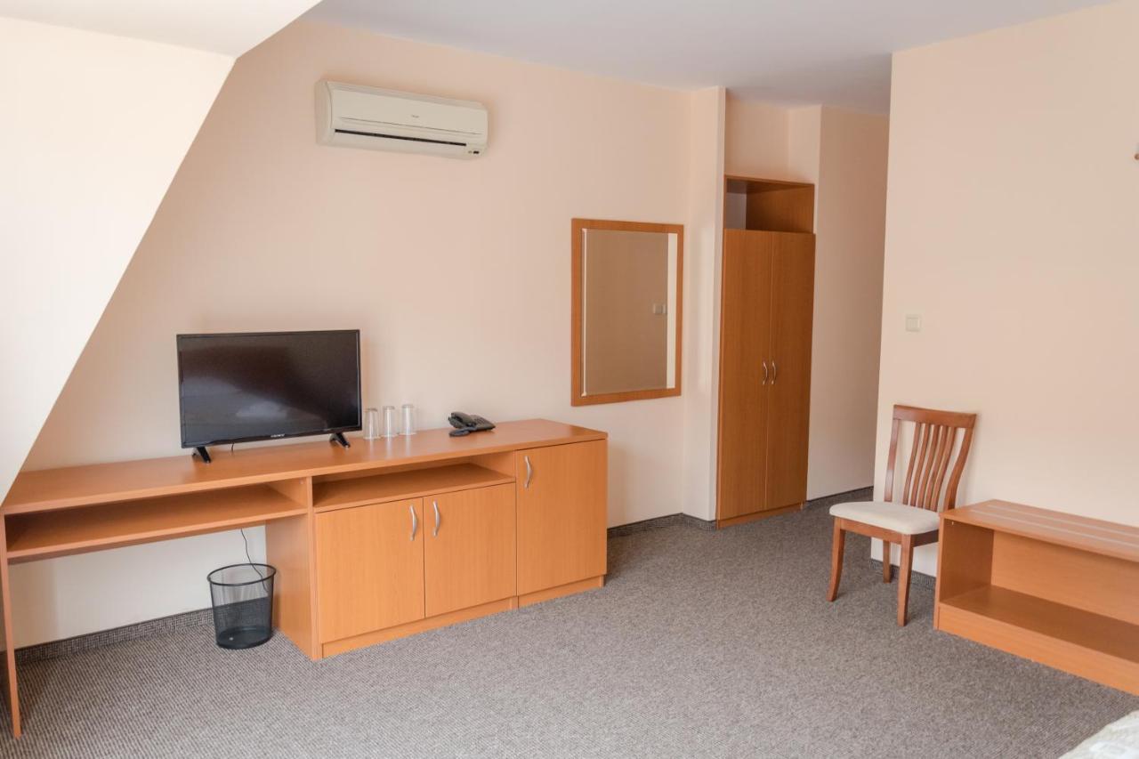 Hotel Eva ラヴダ エクステリア 写真