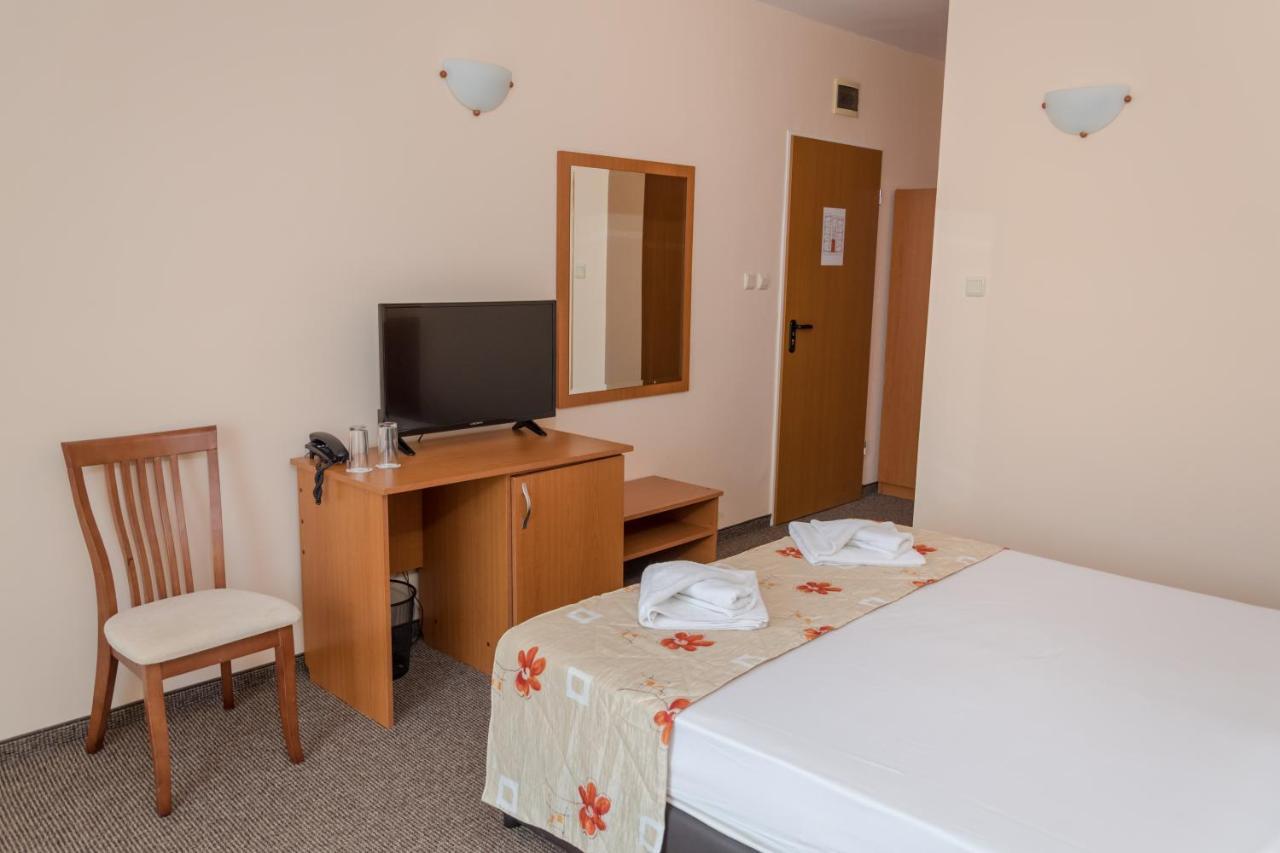 Hotel Eva ラヴダ エクステリア 写真