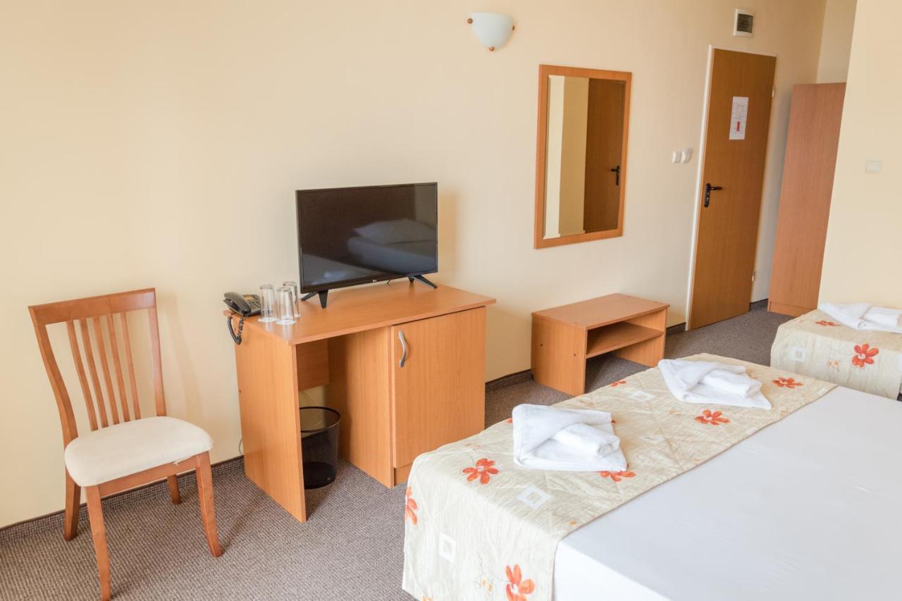 Hotel Eva ラヴダ エクステリア 写真
